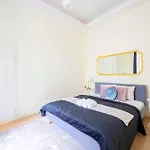 Appartement Exclusive & Spacious W/ 4bedrm 2bathrm *