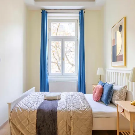 Exclusive & Spacious W/ 4bedrm 2bathrm Apartman Budapest