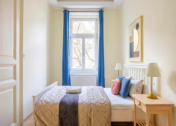 Exclusive & Spacious W/ 4bedrm 2bathrm Apartman Budapest