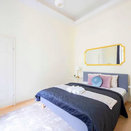 아파트 Exclusive & Spacious W/ 4bedrm 2bathrm *