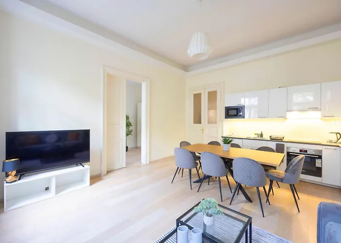 Exclusive & Spacious W/ 4bedrm 2bathrm Apartmán