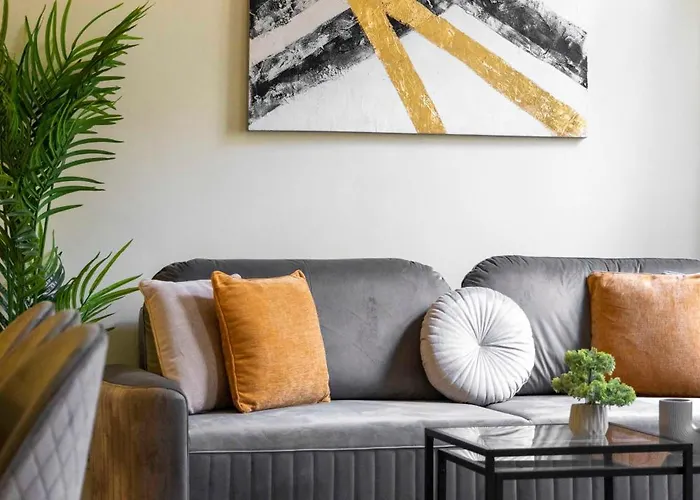 Exclusive & Spacious W/ 4bedrm 2bathrm * Budapest