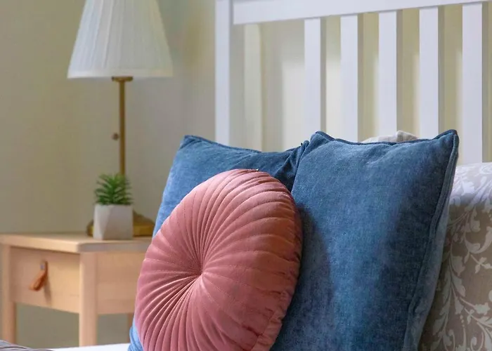 Exclusive & Spacious W/ 4bedrm 2bathrm Apartment