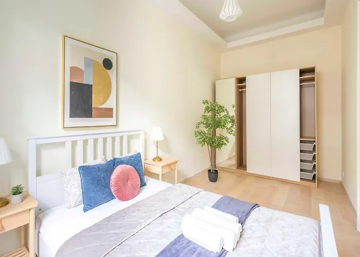 Exclusive & Spacious W/ 4bedrm 2bathrm Apartmán