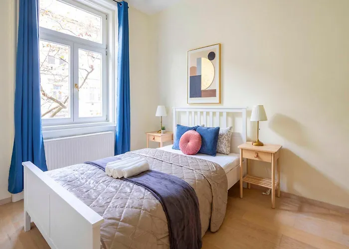 Exclusive & Spacious W/ 4bedrm 2bathrm * Budapešť