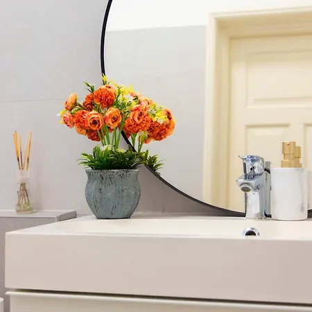 Apartment Exclusive & Spacious W/ 4bedrm 2bathrm