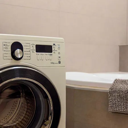 Apartment Exclusive & Spacious W/ 4bedrm 2bathrm Budapest