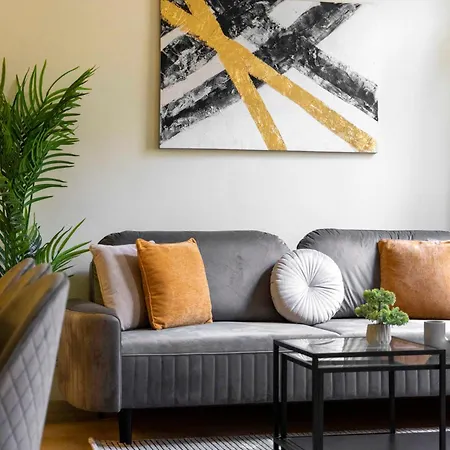 Exclusive & Spacious W/ 4bedrm 2bathrm * Budapest