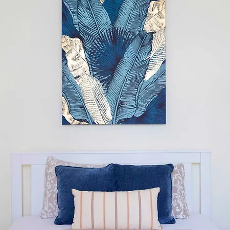 Apartment Exclusive & Spacious W/ 4bedrm 2bathrm *