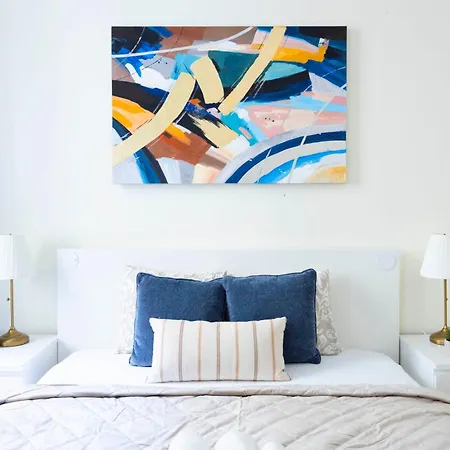 Apartment Exclusive & Spacious W/ 4bedrm 2bathrm