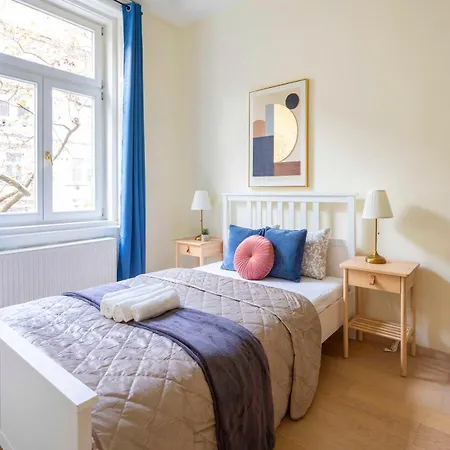 Exclusive & Spacious W/ 4bedrm 2bathrm * Budapest