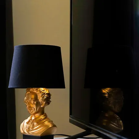 Apartment Exclusive & Spacious W/ 4bedrm 2bathrm