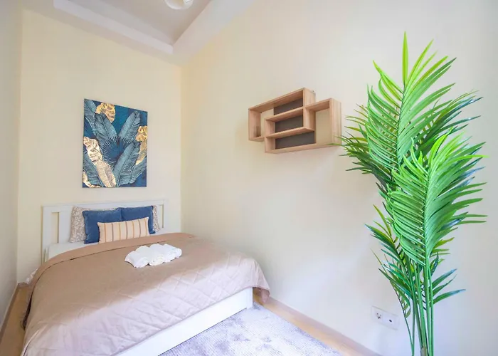 Exclusive & Spacious W/ 4bedrm 2bathrm Διαμέρισμα